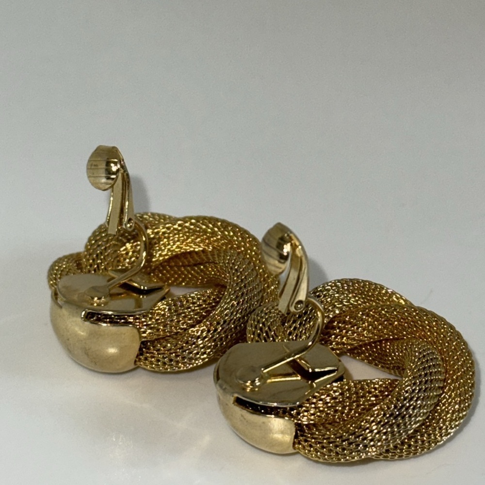 Vintage Avon Woven Mesh Door Knocker Clip On Earrings Gold Tone - Picture 8 of 8